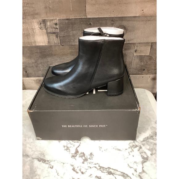 Naturalizer Size 7.5M Black Leather Bay Weatherproof Ankle Bootie Classy LB7-9 - Picture 4 of 12